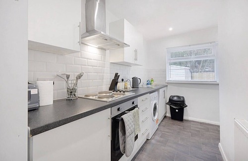 Darlington House | Elegant 4 Bedroom, Near South Park, Sleeps 7