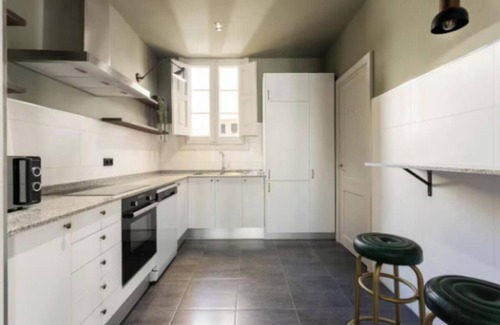 Dreta de l'Eixample Apartment | Elegant 4-Bedroom Residence in the Heart of Barcelona