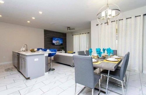 Davenport Resort | Elegant 4BR Oasis Resort Villa near Disney - Pool, BBQ & Pet friendly