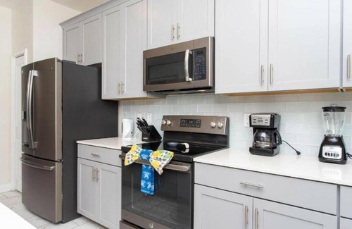 Davenport Resort | Elegant 4BR Oasis Resort Villa near Disney - Pool, BBQ & Pet friendly
