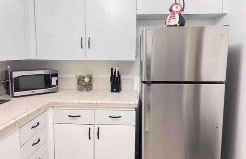 Riverside House | Elegant 5-Bedroom Riverside home with BBQ, AC, WiFi, Fitness, amenities and more