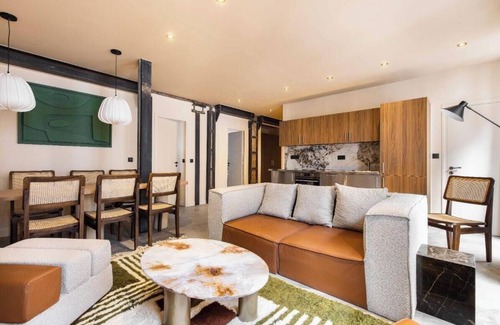 Les Halles Apartment | Elegant 5BR Apartment for 12 – Prime Location in Paris 1st eme