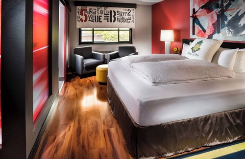 Belltown Hotel | Elegant 5th Avenue Suite with Contemporary Interiors and Central Location