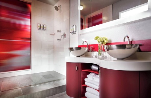 Belltown Hotel | Elegant 5th Avenue Suite with Contemporary Interiors and Central Location