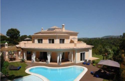 Almancil Villa | Elegant 6 Bedroom Villa Villa Arden Games Room With Snooker Table And Table Tennis Quinta Do Lago