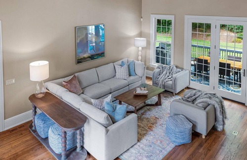 Fletcher House | Elegant 8BR Oasis: Pool, Cinema, 18 min to Asheville