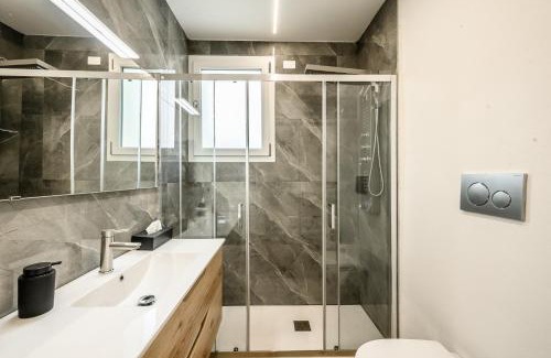 Faenza Apartment | Elegant Apartment - Free WiFi, Private Parking & Air Conditioning