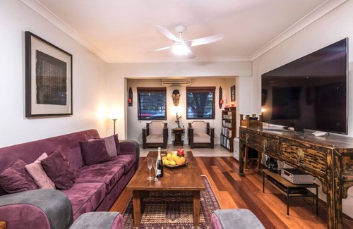 Alexandria Apartment | Elegant Apartment in Trendy Alexandria