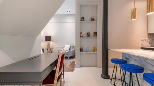 Encarnacao Apartment | Elegant Apartment in Bairro Alto by LovelyStay