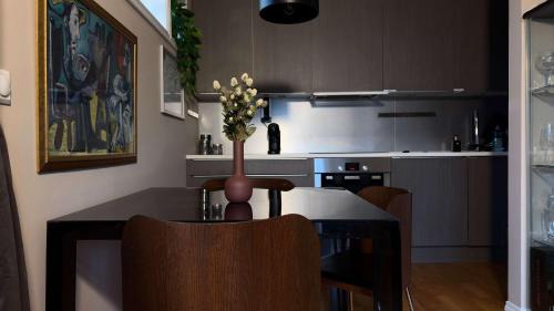 Tromso Apartment | Elegant Apartment with Northern Lights View central Tromsø