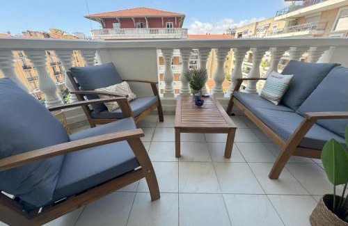 Les Baumettes Apartment | Elegant Apartment with Sea View and Swimming pool