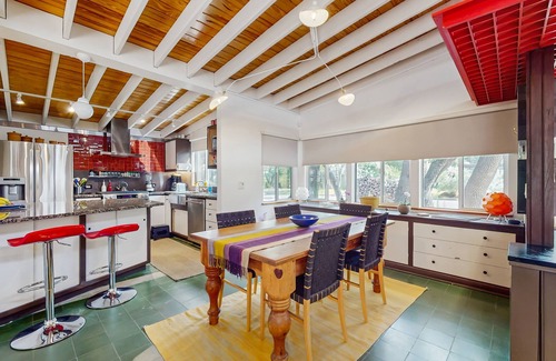 Barton Hills House | Elegant Austin retreat with fireplace, board games & architect design