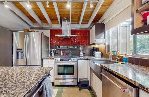 Barton Hills House | Elegant Austin retreat with fireplace, board games & architect design