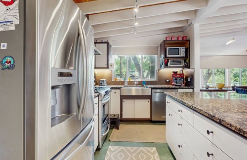 Barton Hills House | Elegant Austin retreat with fireplace, board games & architect design