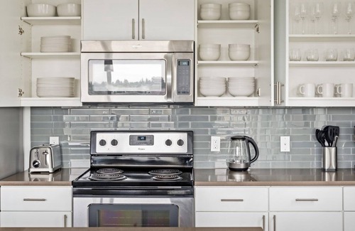 Old Ballard Apartment | Elegant Ballard 2BR w/ W/D, BBQ & Gym, near Waterfront, by Blueground