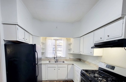 Brighton Apartment | Elegant & Bright 2-Bedroom in Historic Park Ave