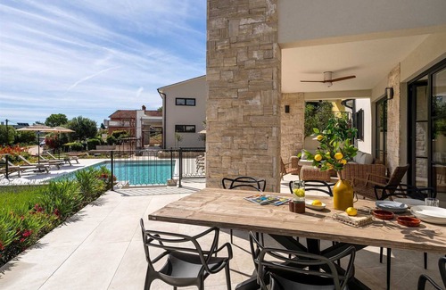 Drenje Villa | Elegant Casa di Estelle with sea view