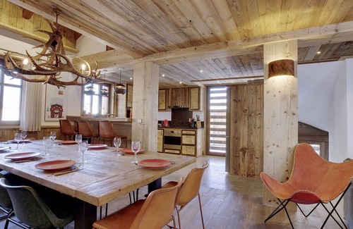 Le Raffort Ski Chalet | Elegant Chalet with Hammam, Fireplace, Near Ski Lift