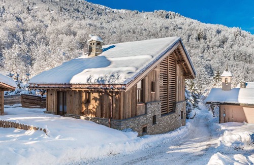 Le Raffort Ski Chalet | Elegant Chalet with Hammam, Fireplace, Near Ski Lift