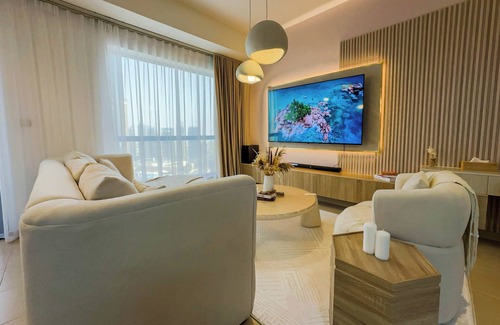 Dubai Marina Apartment | Elegant Coastal Retreat with Stunning Marina Views