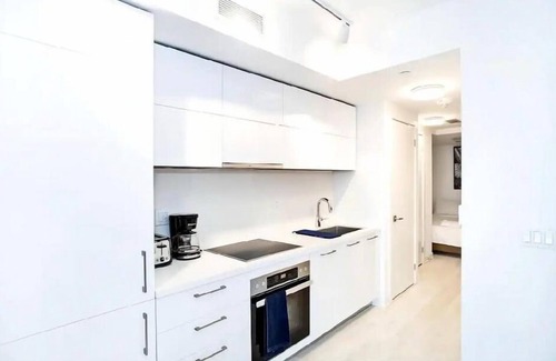 Midtown Toronto Condo | Elegant condo inside Yorkville, the most attractive centre in Toronto