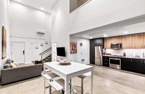 Downtown Apartment | Elegant design meets optimal location amid the natural beauty of Downtown Redmond.