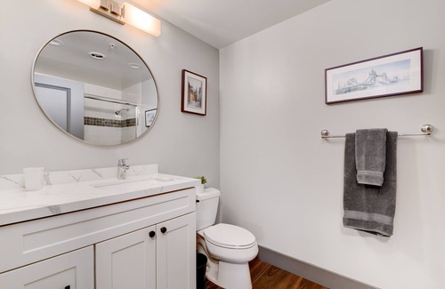 Cortez Hill Condo | Elegant Discovery Condo with beautiful views! Quiet downtown neighborhood.