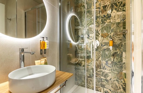 Tuscolano Apartment | Elegant Double Room in the Heart of the Peaceful Colli Albani Area