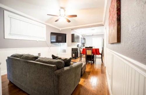 Hilltop House | ELEGANT DOWNTOWN TACOMA HOME UNIT A