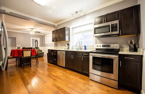 Hilltop House | ELEGANT DOWNTOWN TACOMA HOME UNIT A