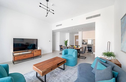 Dubai Apartment | Elegant Dubai 2BR | Family-Friendly, Gym & Waterfront