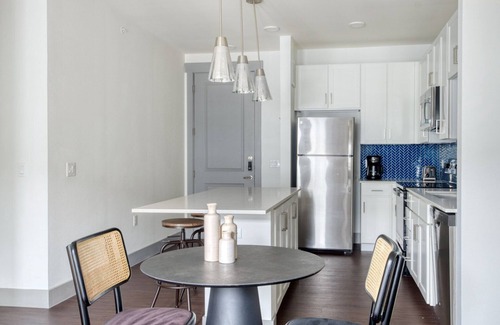 Govalle Apartment | Elegant East Austin 1BR w/Pool, Gym & W/D, nr airport, by Blueground