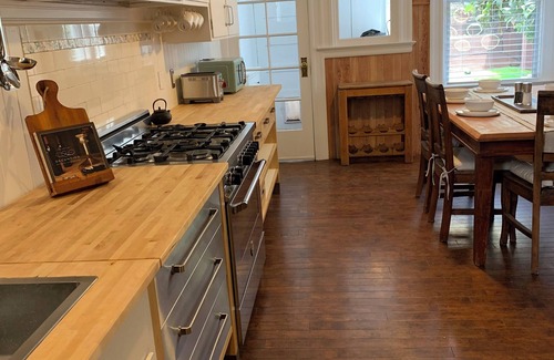 Russian Hill Condo | Elegant Edwardian North Beach apt with parking