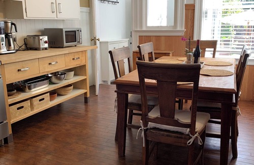 Russian Hill Condo | Elegant Edwardian North Beach apt with parking