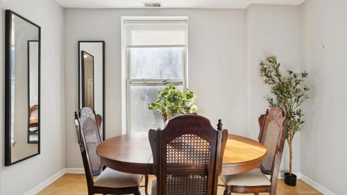 Tri-Taylor Apartment | Elegant Escape Minutes from Downtown & UIC