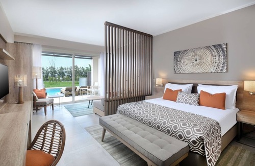 Soma Bay Hotel | Elegant Executive Stay for Groups | 2 Suites w/Swim-Up Pool Access & Lounge
