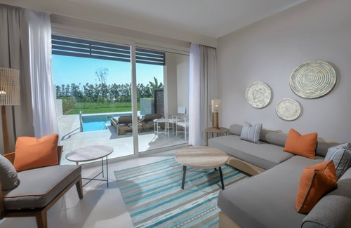 Soma Bay Hotel | Elegant Executive Stay for Groups | 2 Suites w/Swim-Up Pool Access & Lounge