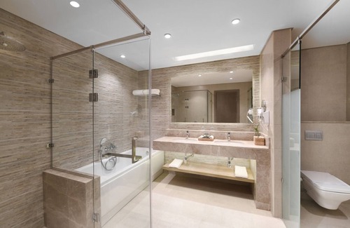 Soma Bay Hotel | Elegant Executive Stay for Groups | 2 Suites w/Swim-Up Pool Access & Lounge