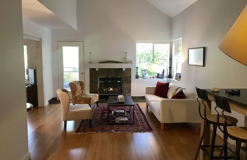 West Haven-Sylvan Condo | Elegant flat in gated community close to ST Vincent's Hosp. and NW Portland.