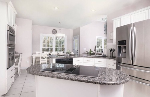 Charlotte House | Elegant Garden Escape |5BR w/Backyard-Fire Pit-BBQ