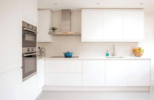 Raynes Park Apartment | Elegant Garden Flat - Wimbledon