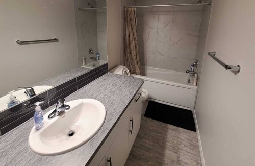 Airdrie House | Elegant guest suite with private entry & free parking