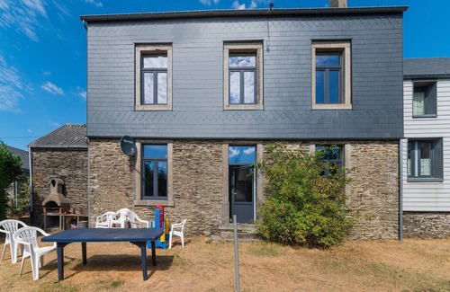 Bievre House | Elegant home in Bievre with garden