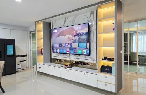 Nonthaburi House | Elegant Home near MRT Central WestGate and Central WestVille 3 to 10 Min Drive