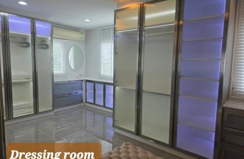 Nonthaburi House | Elegant Home near MRT Central WestGate and Central WestVille 3 to 10 Min Drive