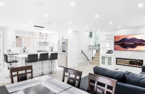 Henry Farm House | Elegant Home – Spacious and Bright for a Relaxing Stay