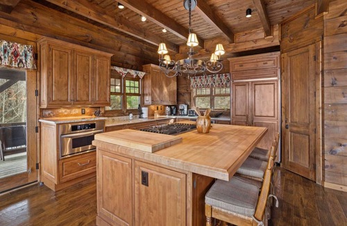 Boone Cabin | Elegant Home with Incredible Views