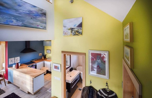 Capital Region House | Elegant house in nature reserve at city limits. Peace and tranquility!