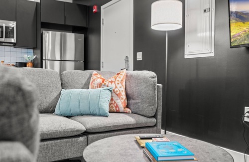 West Poplar Apartment | Elegant King Bed Condo Steps From the MET