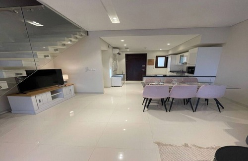 Salalah Apartment | Elegant Lagoon View with Balcony